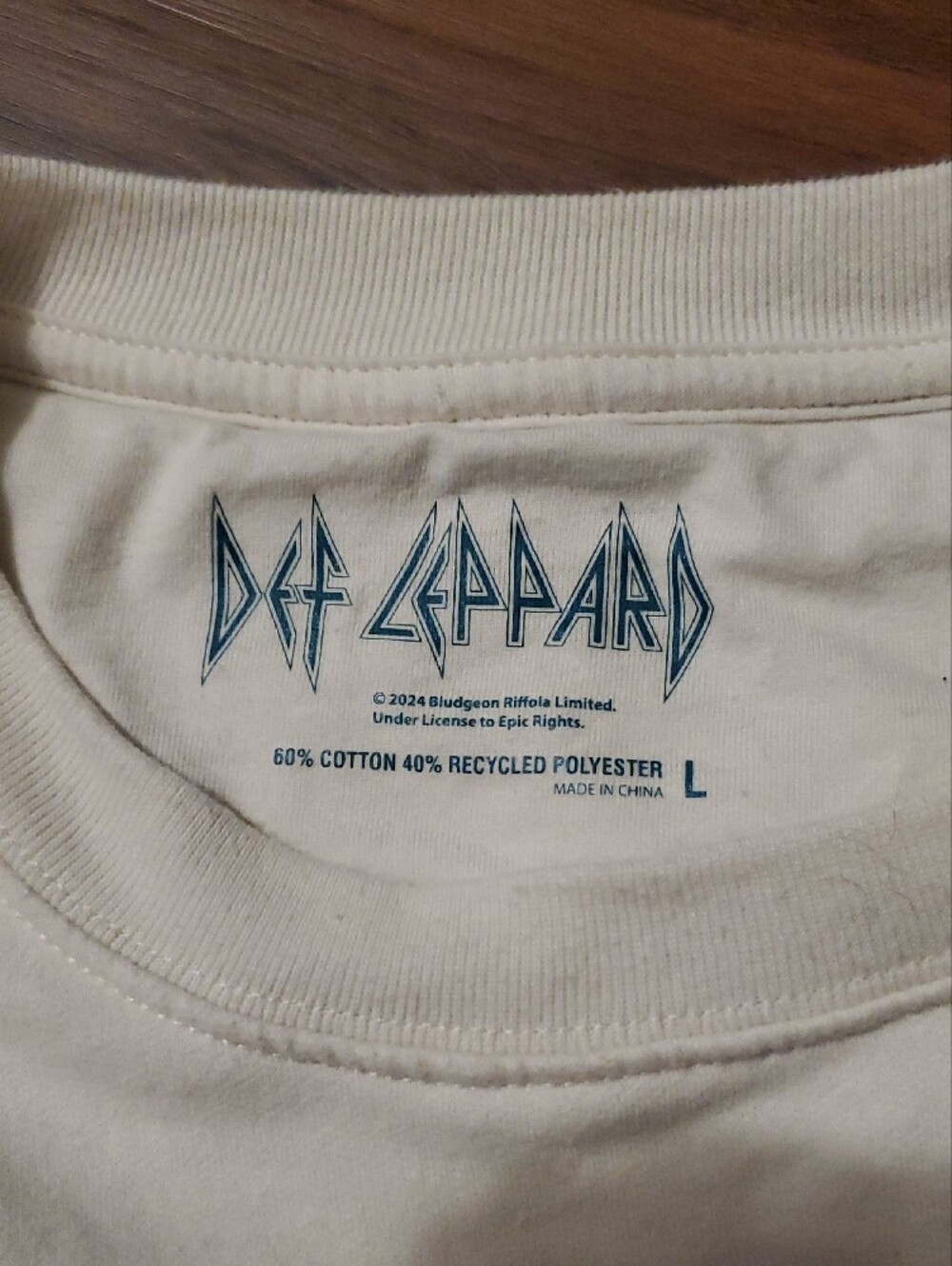 Def Leppard Cream Graphic Crewneck Sweatshirt with Animal Print - Picture 2 of 9